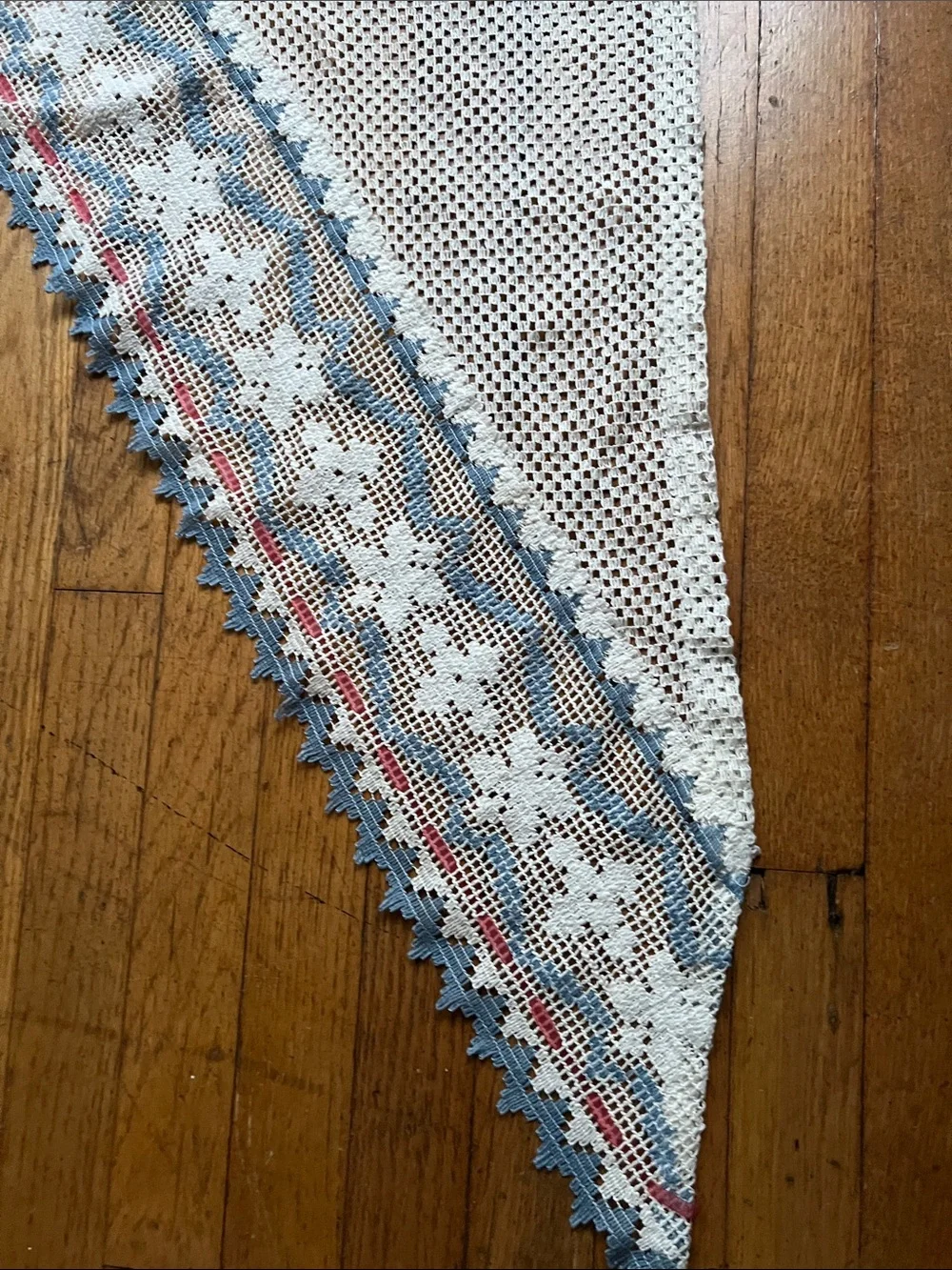 Set of curtain swags, decorated with blue accents and a pink ribbon .